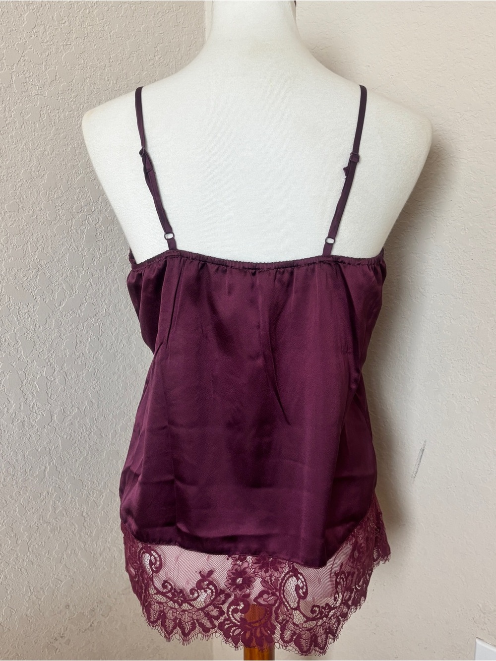Urban Outfitters Lace Trim Satin V Neck Cami Top in Plum size Small New! - Picture 5 of 7
